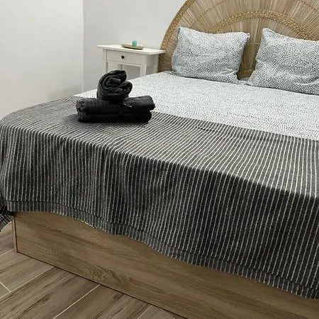 בית נופש Cueva Lala גרנדילה דה אבונה